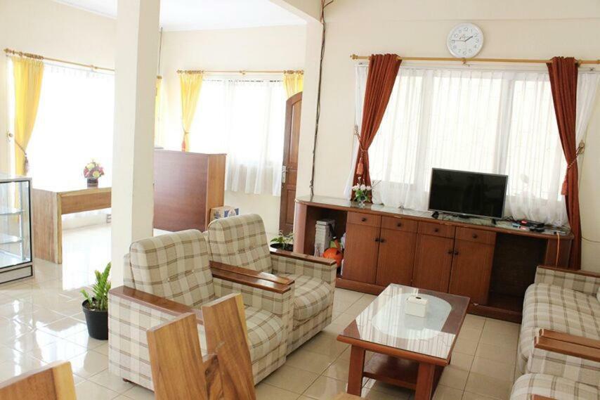 Amerta Giri Guest House Wonosobo Eksteriør billede